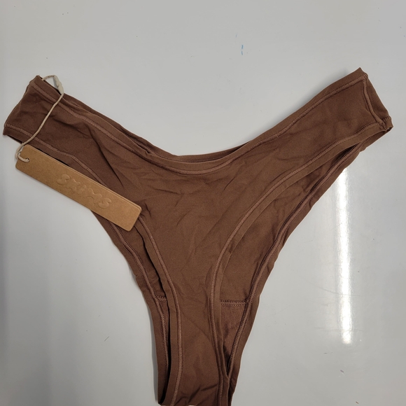 (SKIMS)3 panties for $32 new with tag, Size:M,. SKIMS-Style 018 - Picture 6 of 8